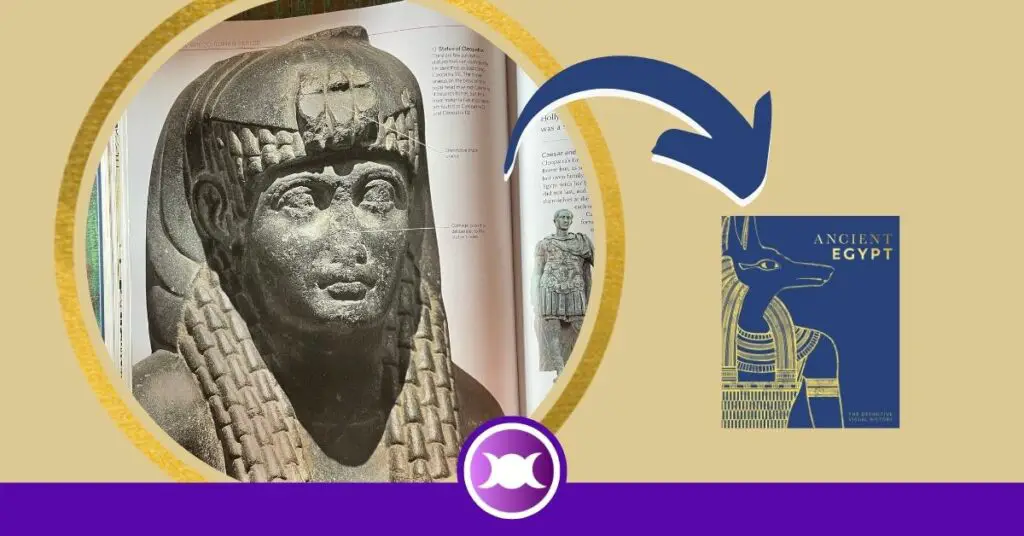 Estátua de Cleópatra no livro Ancient Egypt The Definitive Visual History